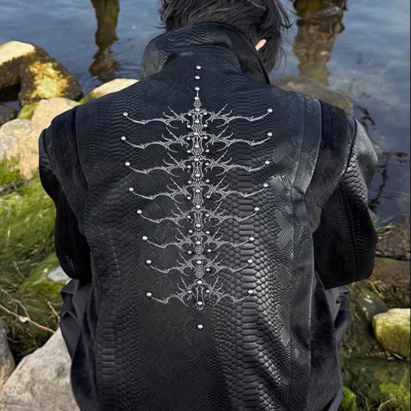 Chaqueta Negra para Hombre con - Embroidery Gothic reseña y precio