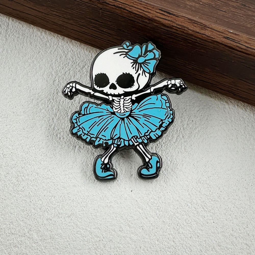 Broche de esmalte de bailarina - Embroidery Gothic reseña y precio